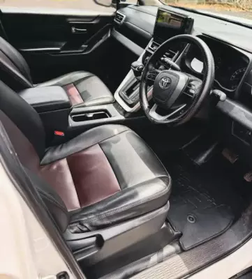 Toyota Innova Hycross for rent in Banda